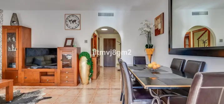 Sale of townhouse in Calahonda 4