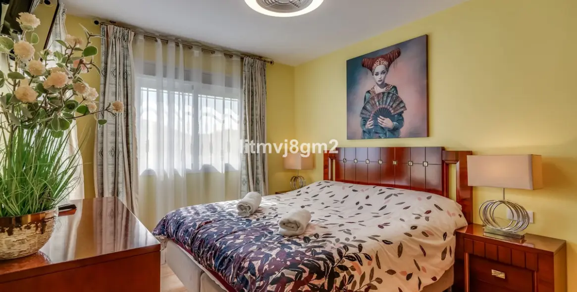 Sale of townhouse in Calahonda 10