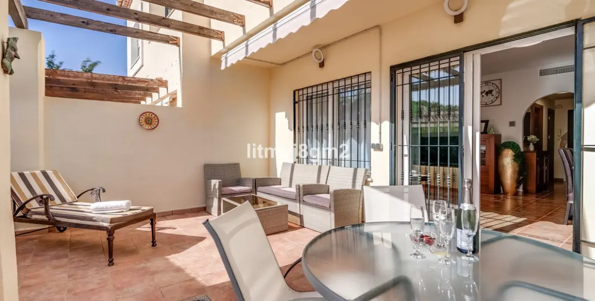 Sale of townhouse in Calahonda 12