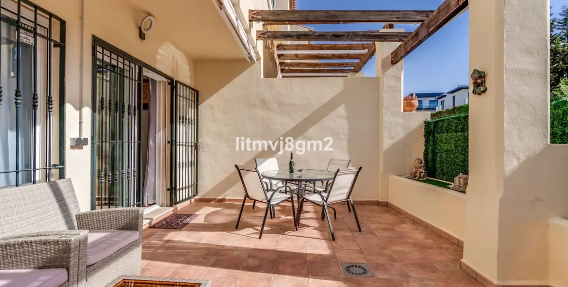 Sale of townhouse in Calahonda 13