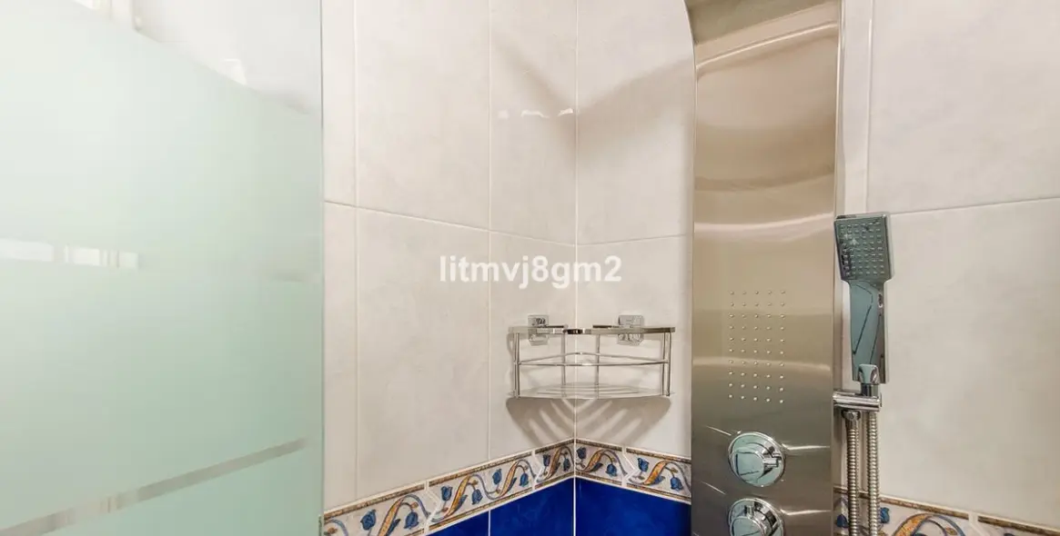 Sale of townhouse in Calahonda 16