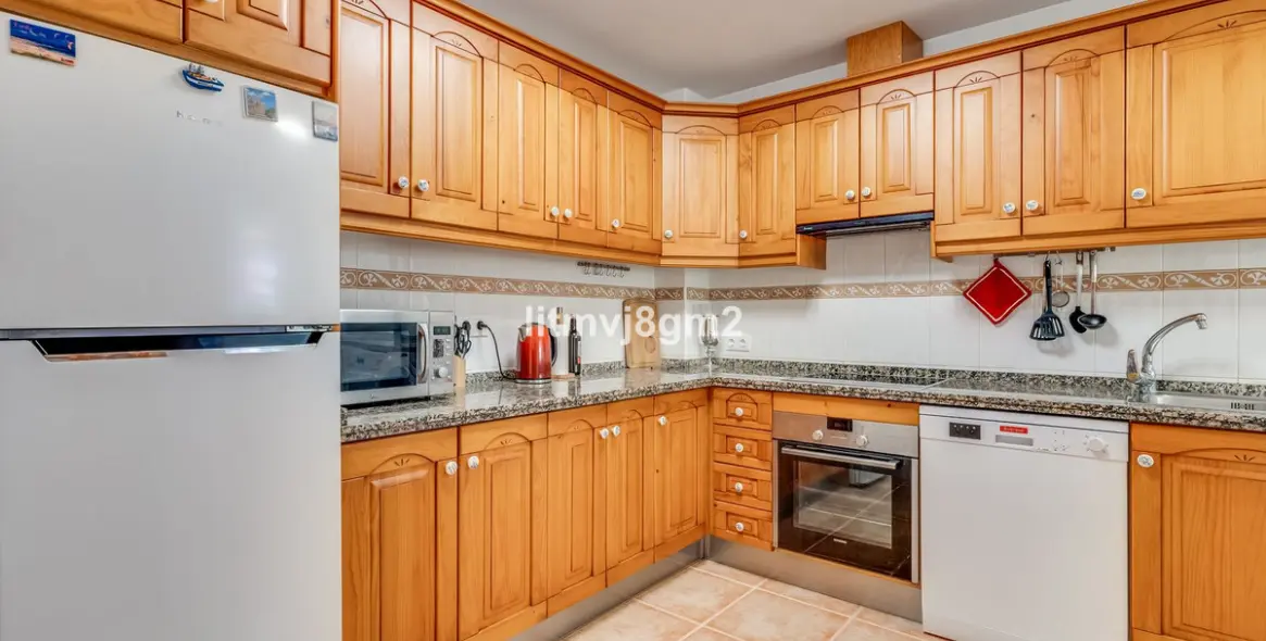 Sale of townhouse in Calahonda 17