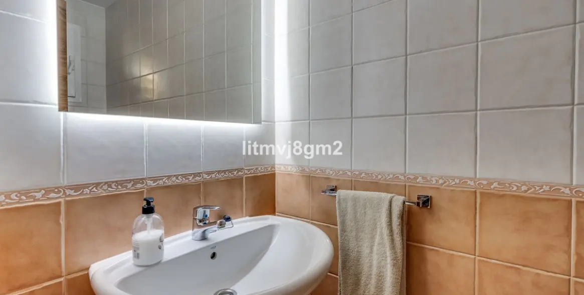 Sale of townhouse in Calahonda 19