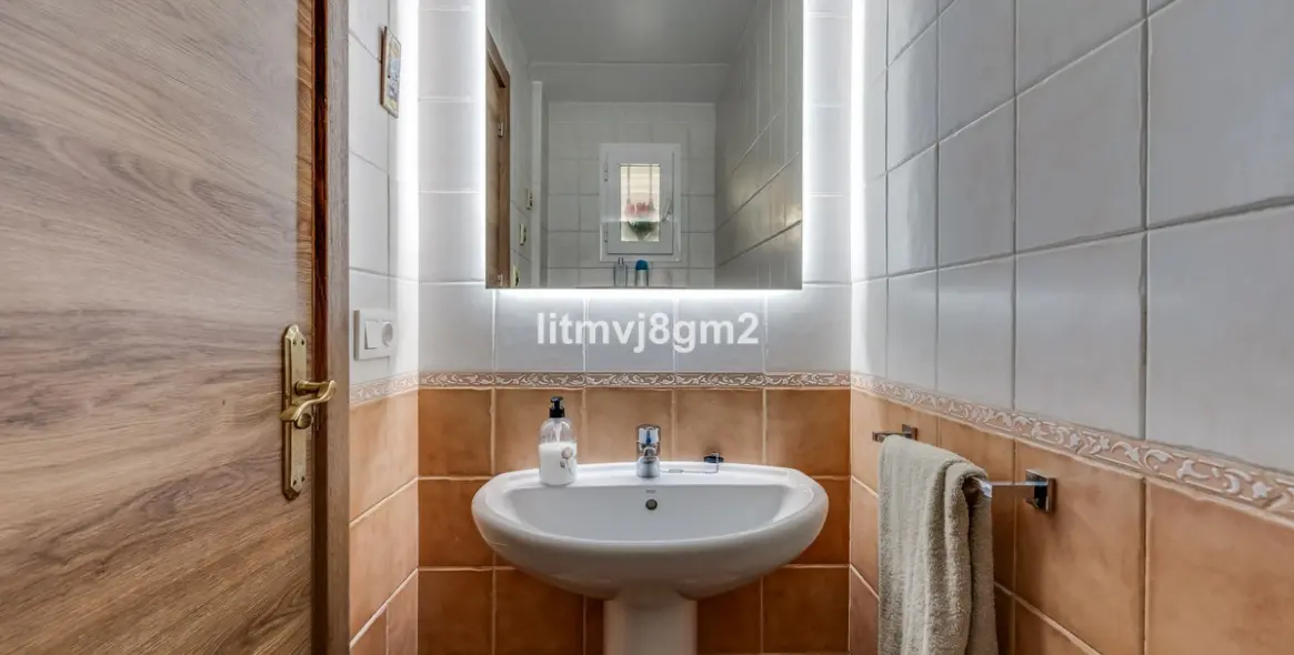 Sale of townhouse in Calahonda 20