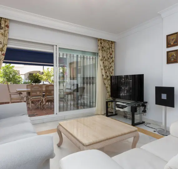 Alquiler a corto plazo de apartamento en planta baja en San Pedro de Alcántara