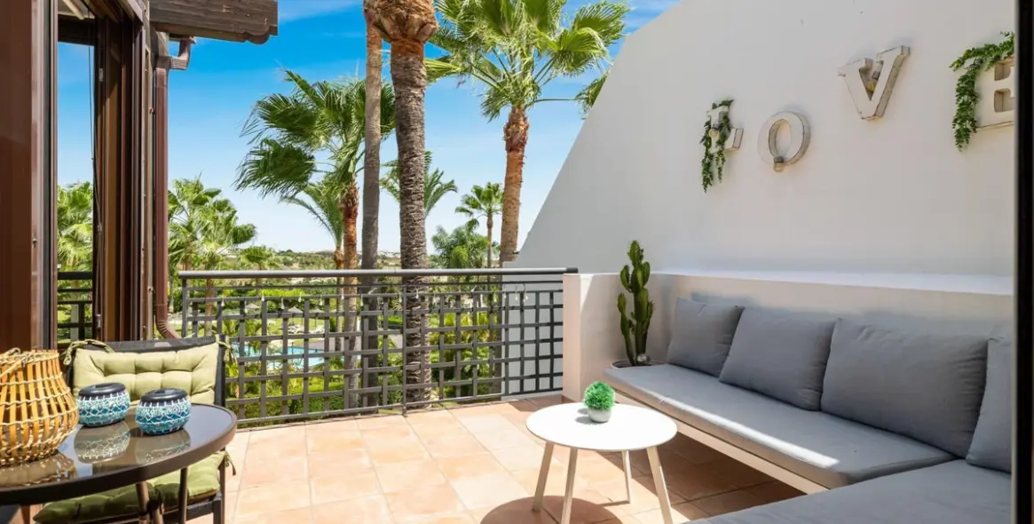 Long-term rent of penthouse in Estepona 2