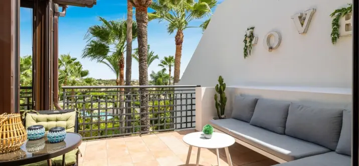 Long-term rent of penthouse in Estepona 1
