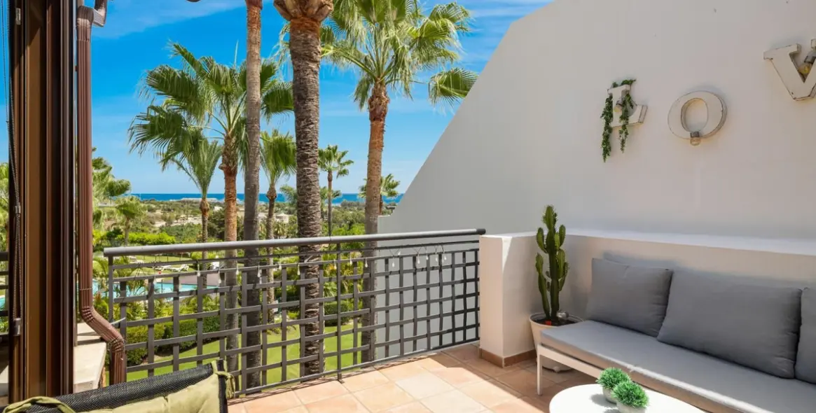Long-term rent of penthouse in Estepona 3