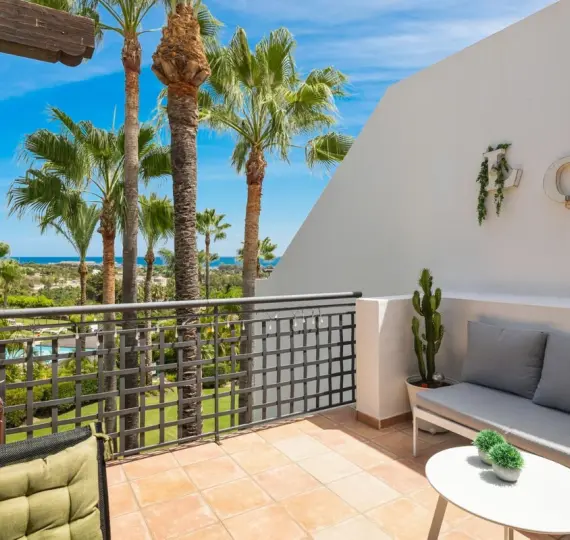 Long-term rent of penthouse in Estepona