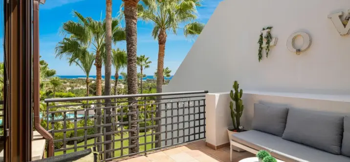 Long-term rent of penthouse in Estepona 2