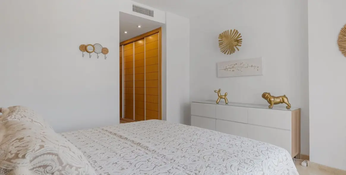 Long-term rent of penthouse in Estepona 10