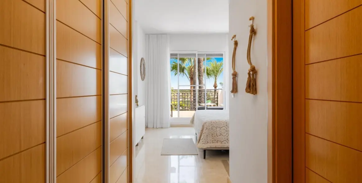 Long-term rent of penthouse in Estepona 15