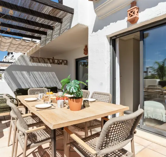 Долгосрочная аренда апартаментов на среднем этаже в Estepona