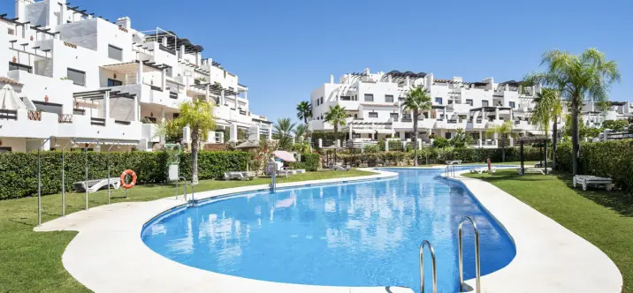 Долгосрочная аренда апартаментов на среднем этаже в Estepona 3