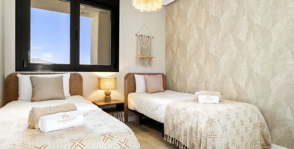 Долгосрочная аренда апартаментов на среднем этаже в Estepona 6