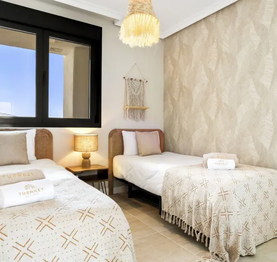 Долгосрочная аренда апартаментов на среднем этаже в Estepona