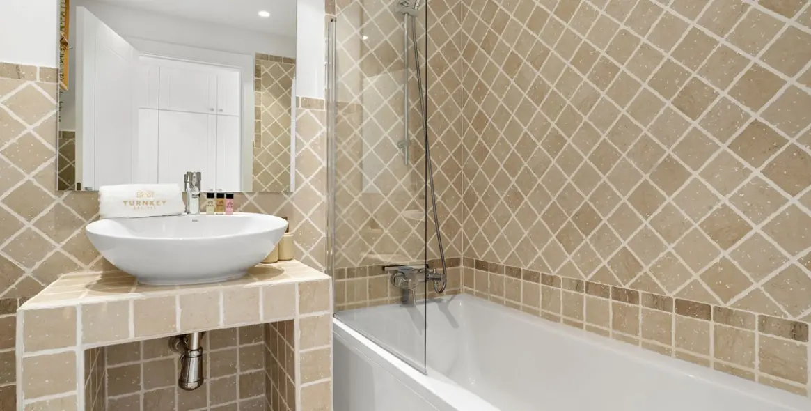 Долгосрочная аренда апартаментов на среднем этаже в Estepona 12