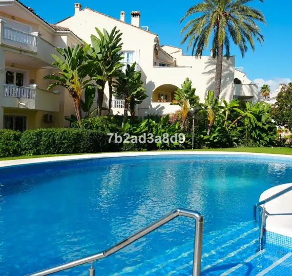 Long-term rent of middle floor apartment in El Paraiso