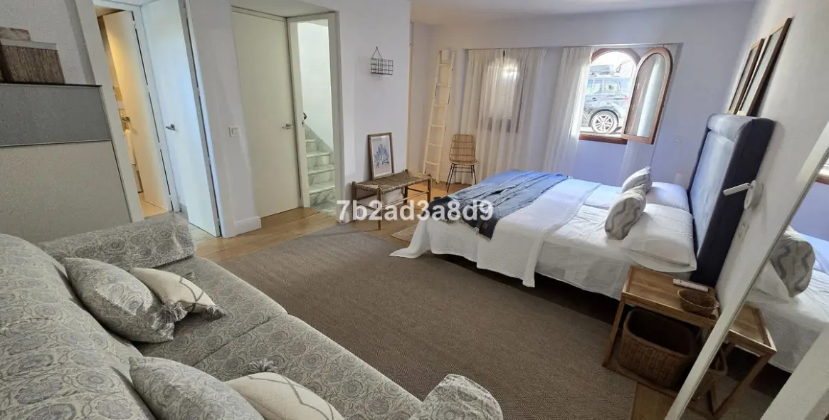 Long-term rent of townhouse in New Golden Mile 7