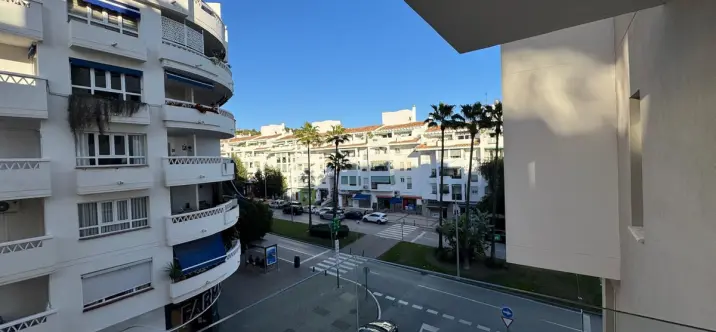 Alquiler a largo plazo de apartamento en planta media en La Campana 0