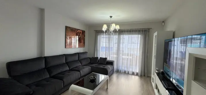 Alquiler a largo plazo de apartamento en planta media en La Campana 3