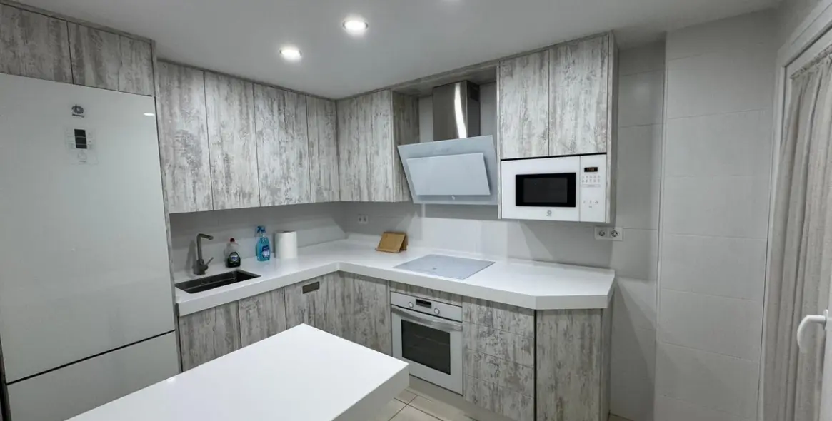 Alquiler a largo plazo de apartamento en planta media en La Campana 7