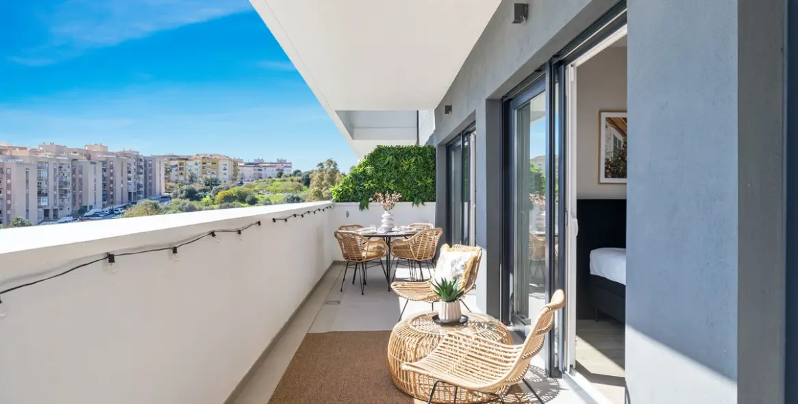 Long-term rent of middle floor apartment in Estepona 1