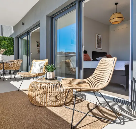 Alquiler a largo plazo de apartamento en planta media en Estepona