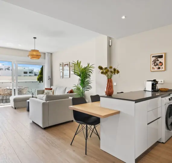 Alquiler a largo plazo de apartamento en planta media en Estepona