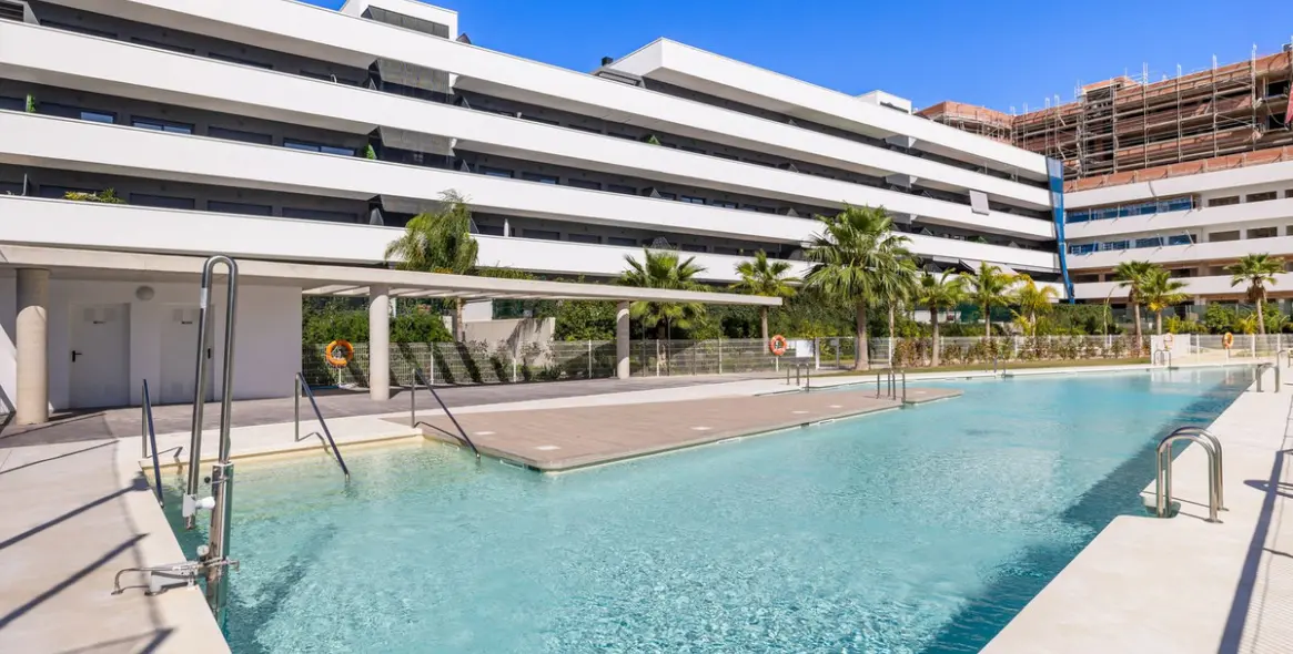 Long-term rent of middle floor apartment in Estepona 5