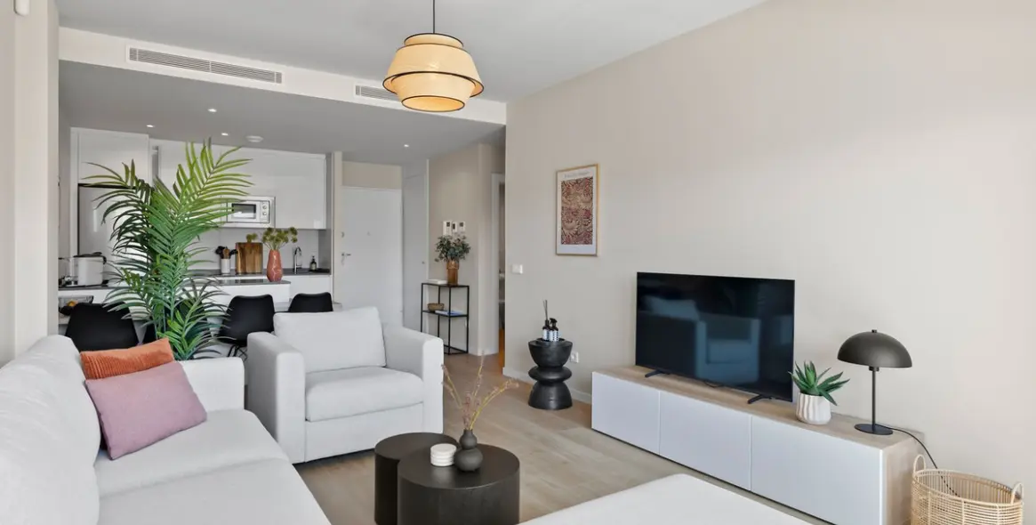 Long-term rent of middle floor apartment in Estepona 20