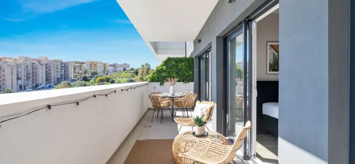 Long-term rent of middle floor apartment in Estepona 0