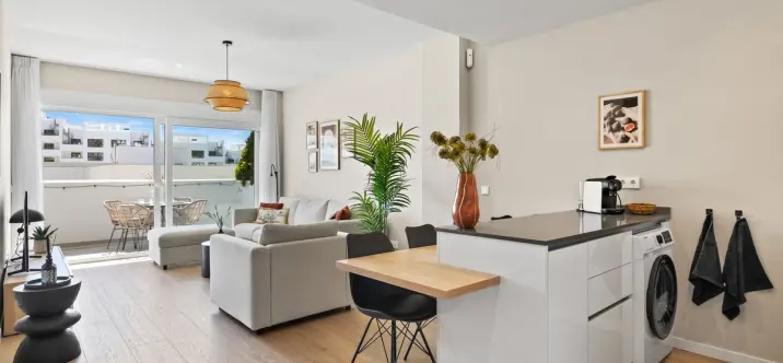 Long-term rent of middle floor apartment in Estepona 3