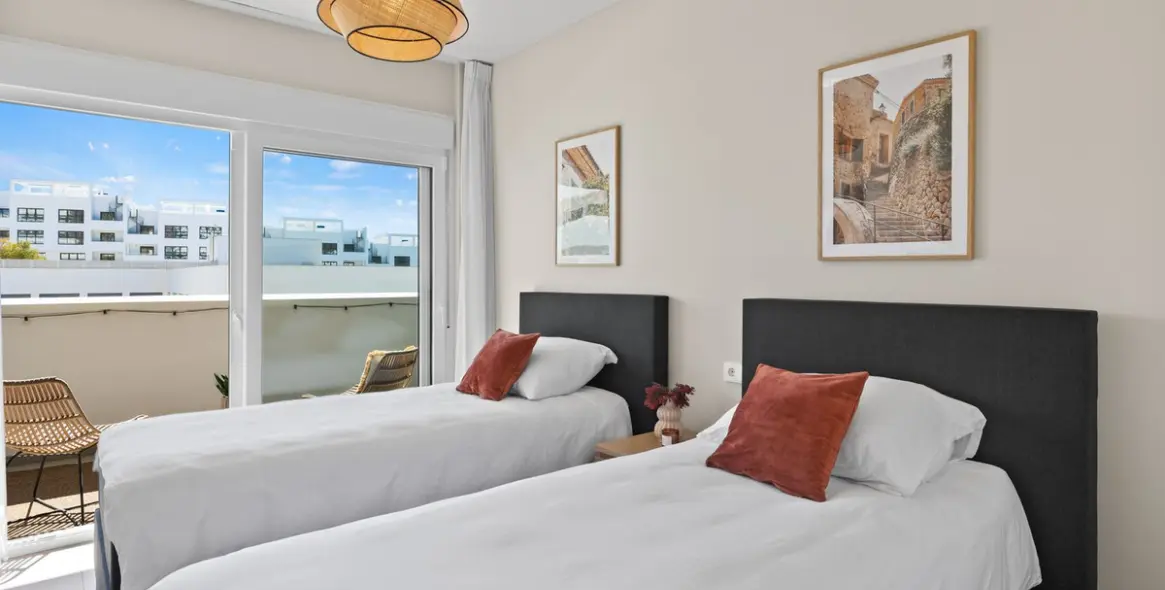 Долгосрочная аренда апартаментов на среднем этаже в Estepona 12