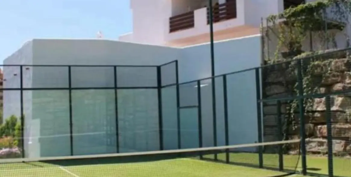 Long-term rent of middle floor apartment in Estepona 4