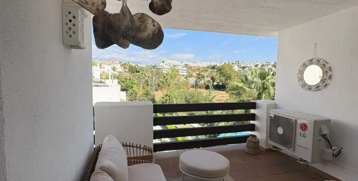 Long-term rent of middle floor apartment in Estepona 6