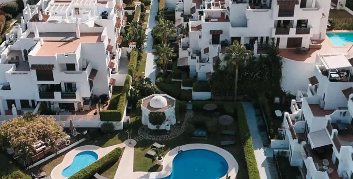 Long-term rent of middle floor apartment in Estepona 19