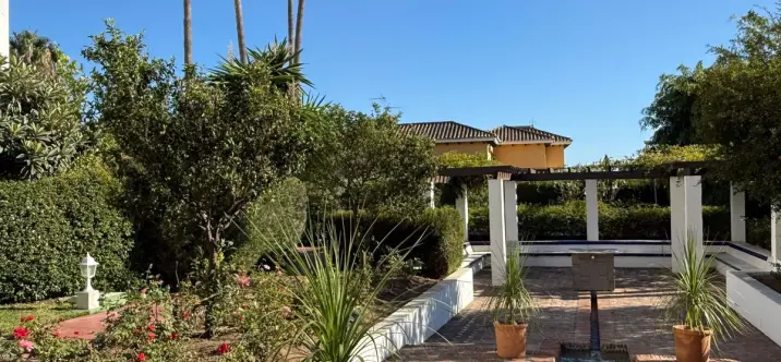 Long-term rent of ground floor apartment in Estepona 3