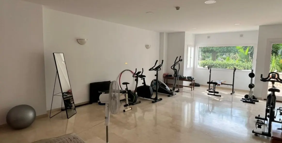 Долгосрочная аренда апартаментов на первом этаже в Estepona 31