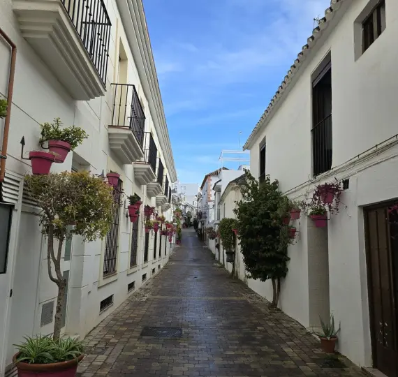 Long-term rent of townhouse in Estepona