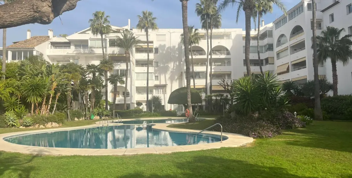 Долгосрочная аренда апартаментов на первом этаже в Atalaya 19