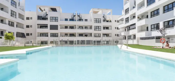 Долгосрочная аренда апартаментов на среднем этаже в Estepona 1