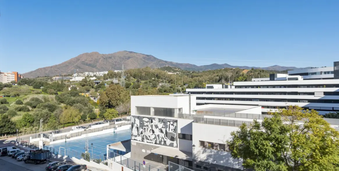 Alquiler a largo plazo de apartamento en planta media en Estepona 3