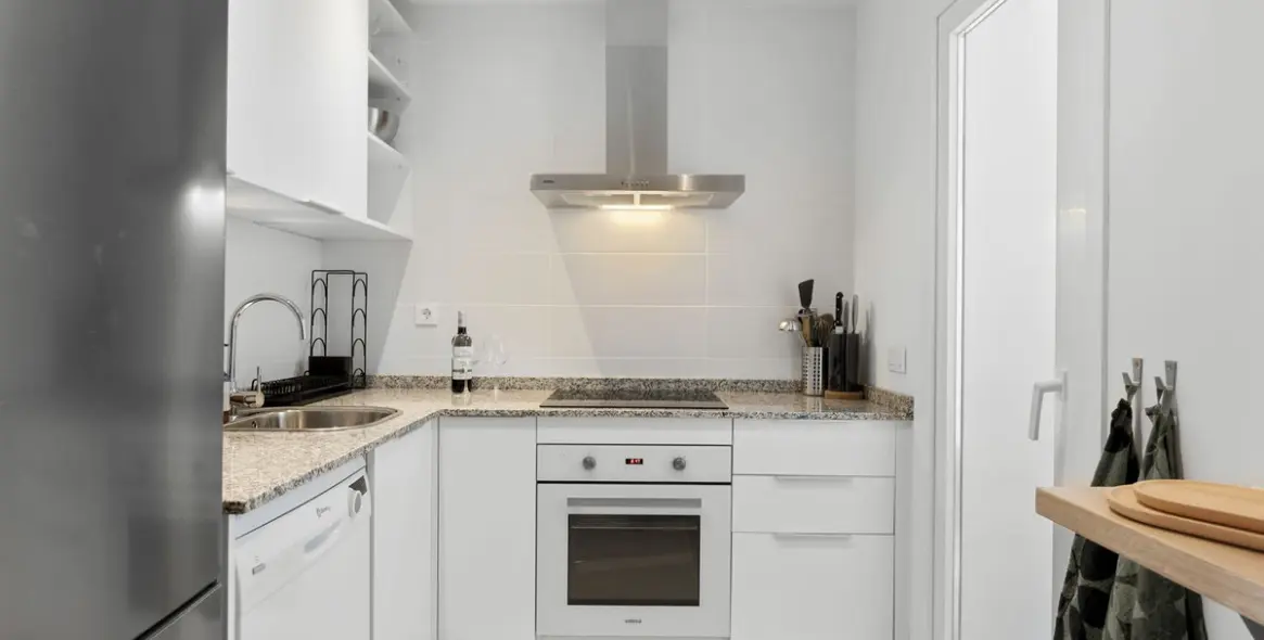 Alquiler a largo plazo de apartamento en planta media en Estepona 10