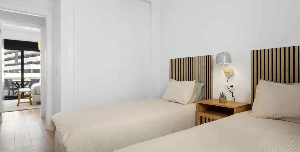 Alquiler a largo plazo de apartamento en planta media en Estepona 17