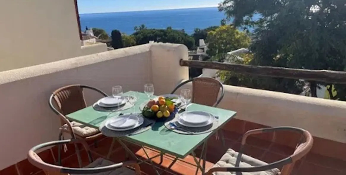 Long-term rent of penthouse in Casares 1