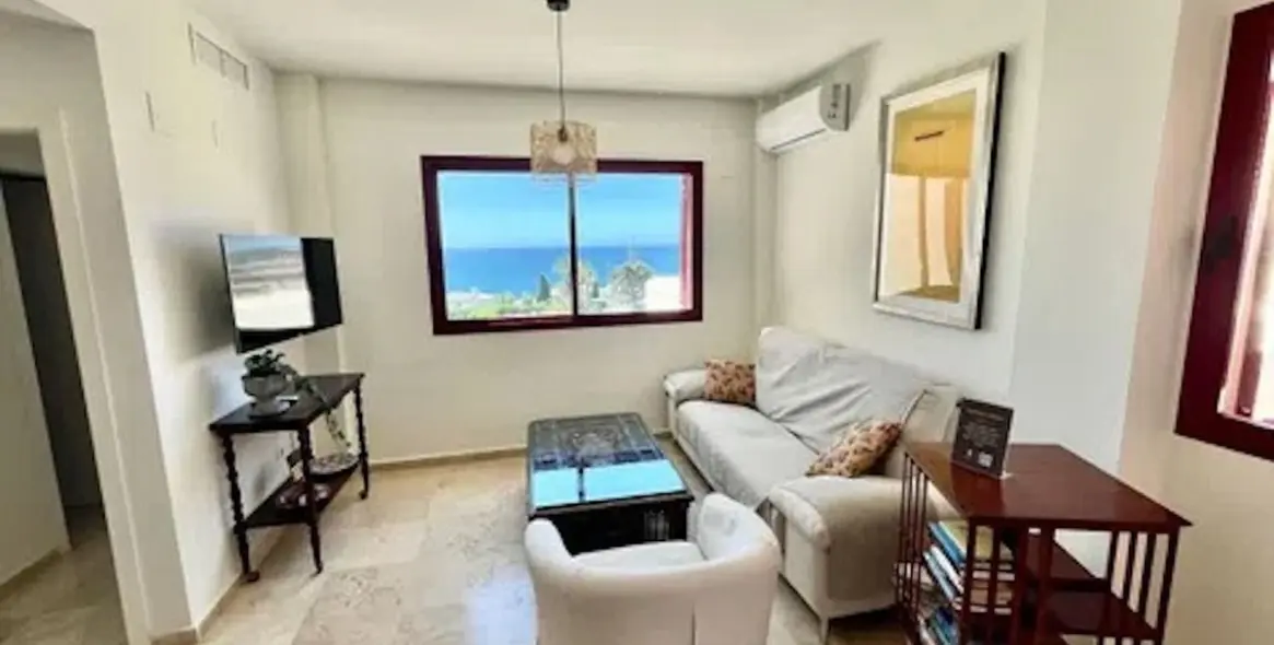 Long-term rent of penthouse in Casares 3