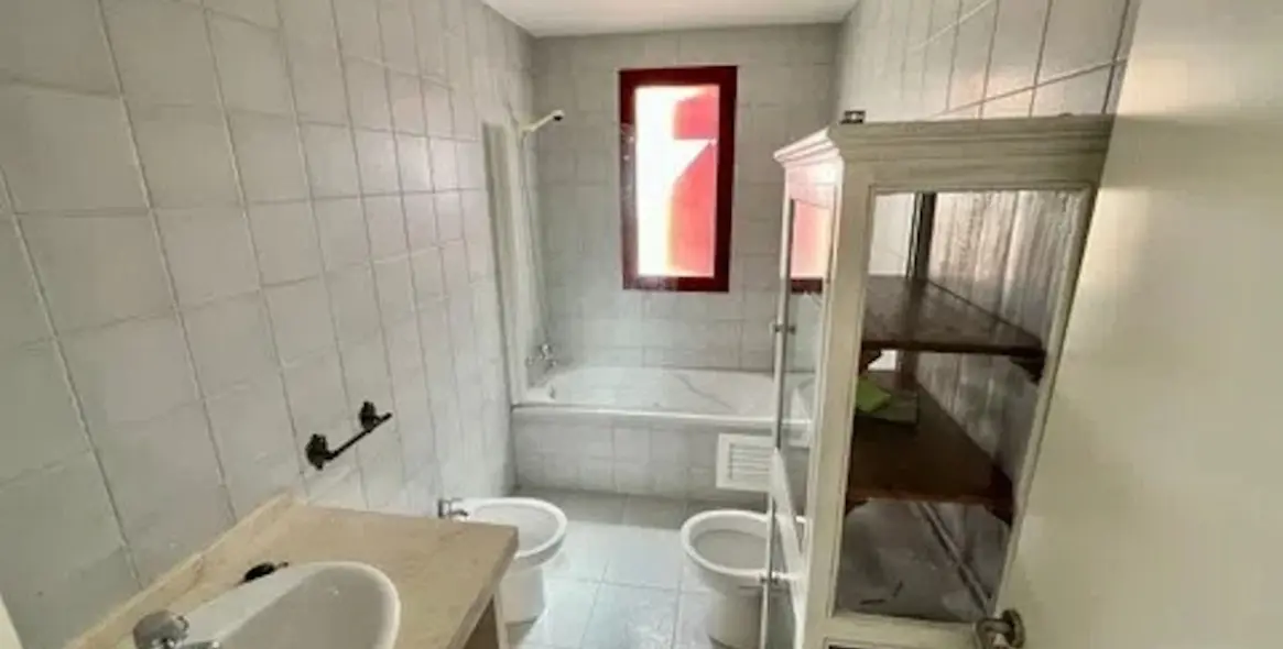 Long-term rent of penthouse in Casares 16