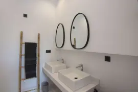 Image 4 thumb