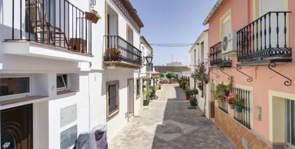 Long-term rent of townhouse in Estepona 1